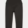 Gilly Hicks Active Recharge Capri Pants
