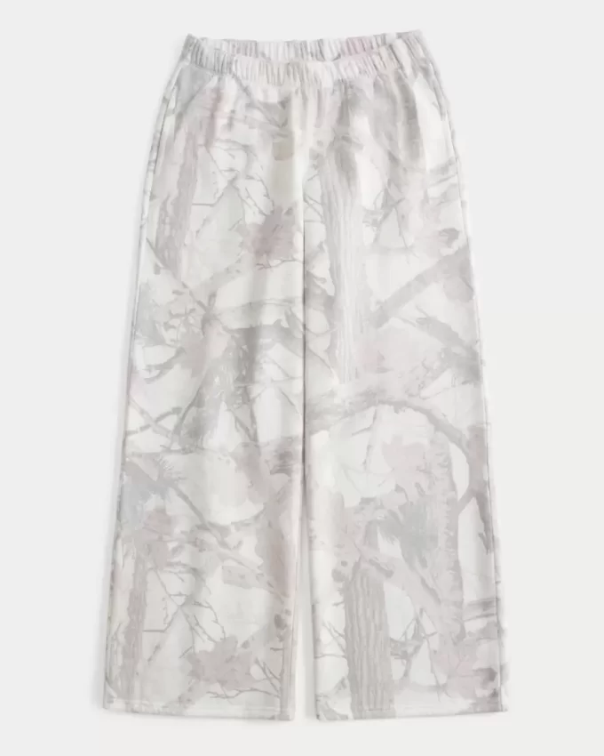Heart Pocket Camo Wide-Leg Sweatpants