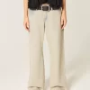 Low-Rise Light Wash Baggy Jeans