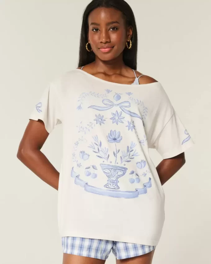 Oversized Off-the-Shoulder Graphic Tee Oversized Off-the-Shoulder Graphic Tee