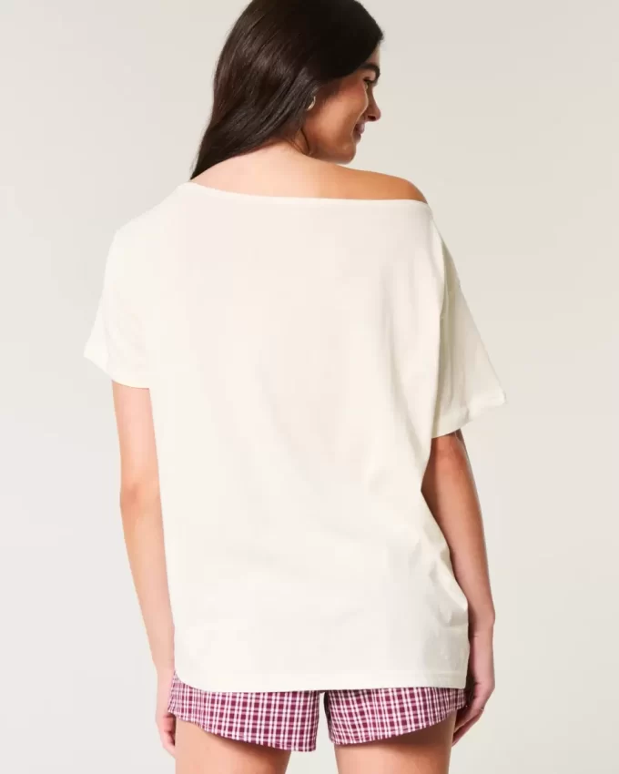 Oversized Off-the-Shoulder Snoopy Graphic Tee