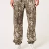 Relaxed Fleece Logo Joggers